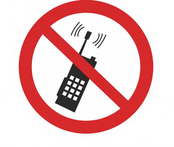 фото Знак P-18 (Запрещается пользоваться мобильным (сотовым) телефоном или рацией)